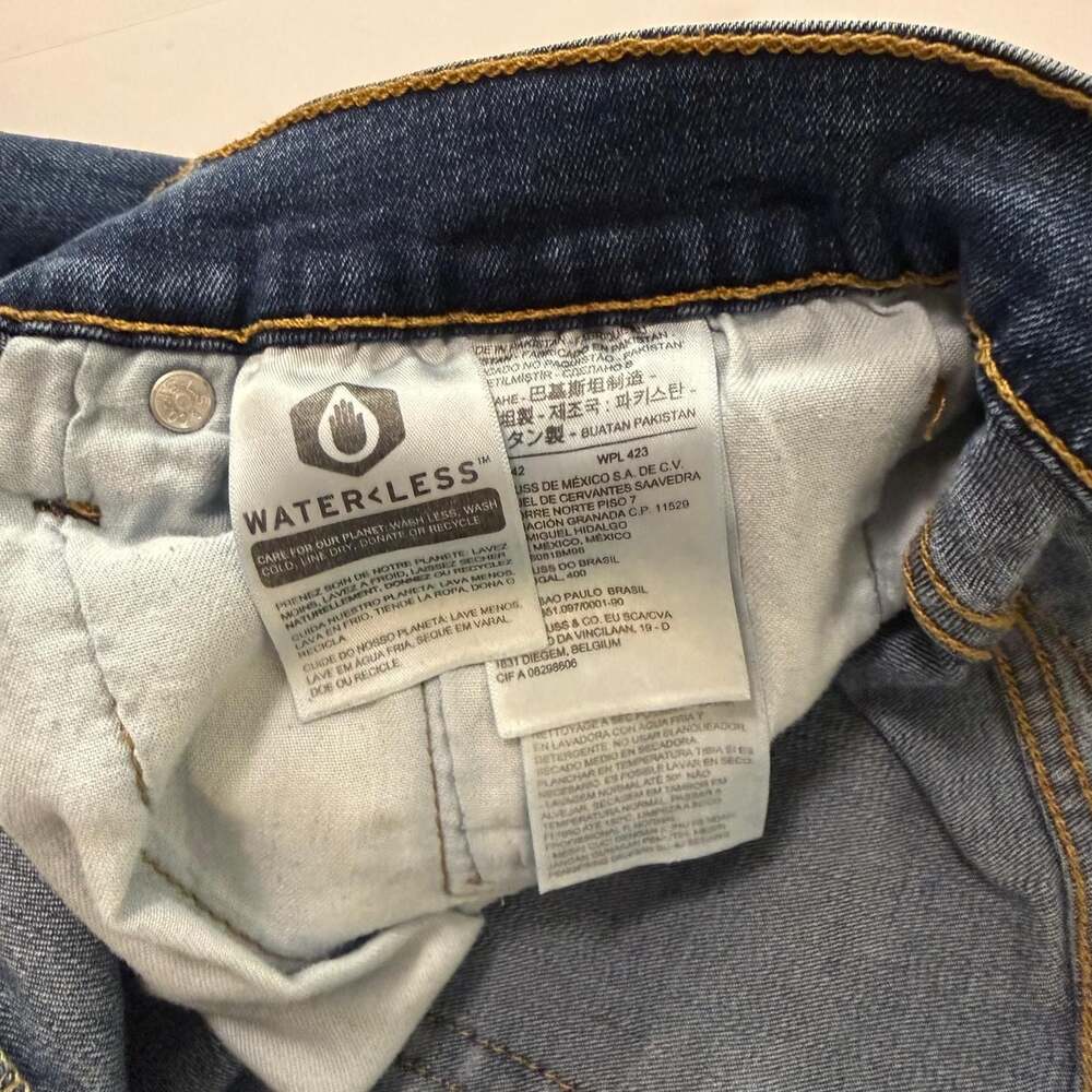 Levi's 502 Regular Taper Cut-Off Raw Hem Denim Shorts Size W40 - Picture 8 of 15